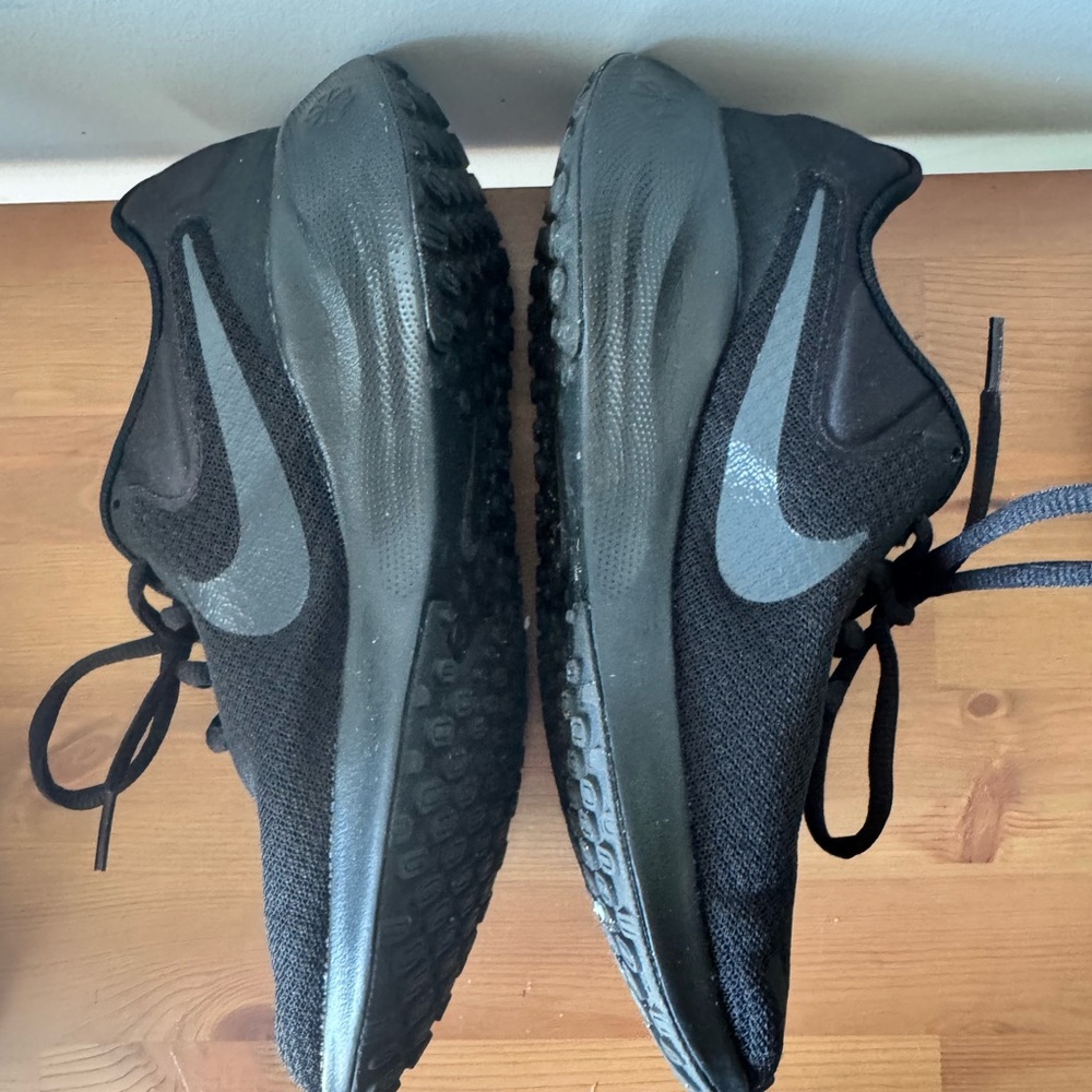 Nike Revolution 7 Men’s Sz 7